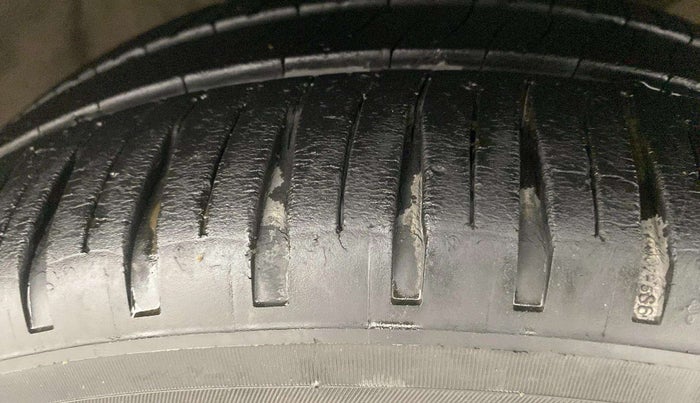 2014 Honda Brio S MT, Petrol, Manual, 78,619 km, Right Front Tyre Tread