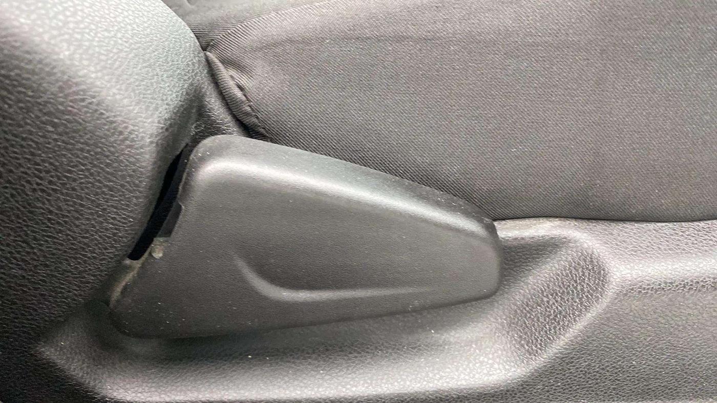 2022 Renault Kwid RXT 1.0 AMT, Petrol, Automatic, 51,177 km, Driver Side Adjustment Panel
