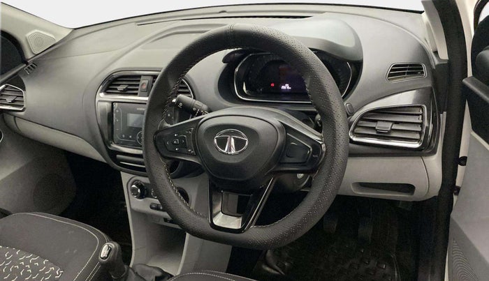 2021 Tata Tiago XT PETROL, Petrol, Manual, 26,665 km, Steering wheel - Sound system control has minor damage