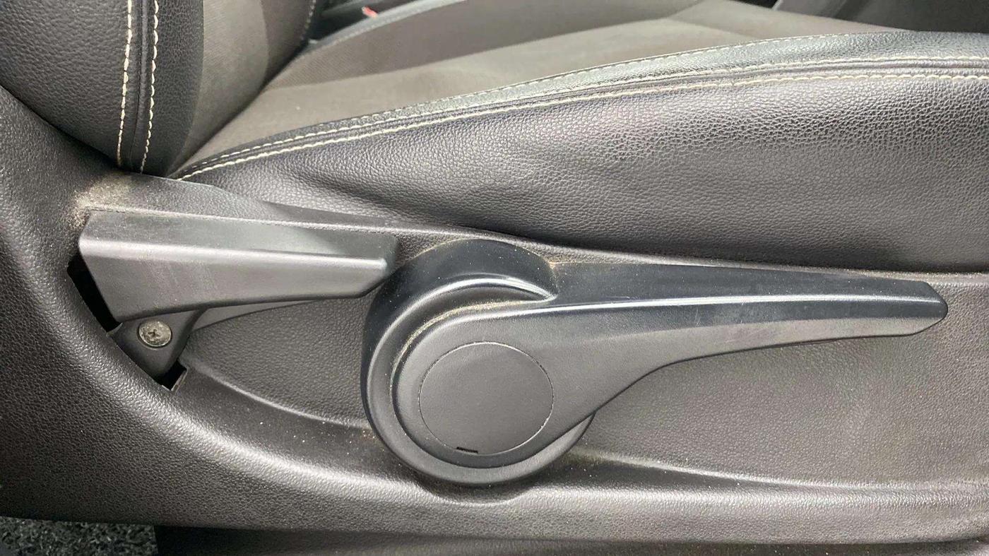 2018 Tata TIGOR XZ PLUS PETROL, Petrol, Manual, 94,833 km, Driver Side Adjustment Panel