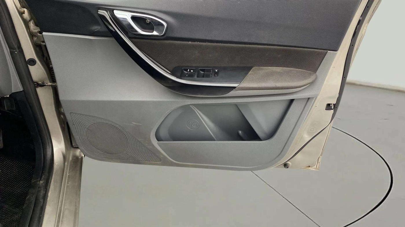 2018 Tata TIGOR XZ PLUS PETROL, Petrol, Manual, 94,833 km, Driver Side Door Panels Control