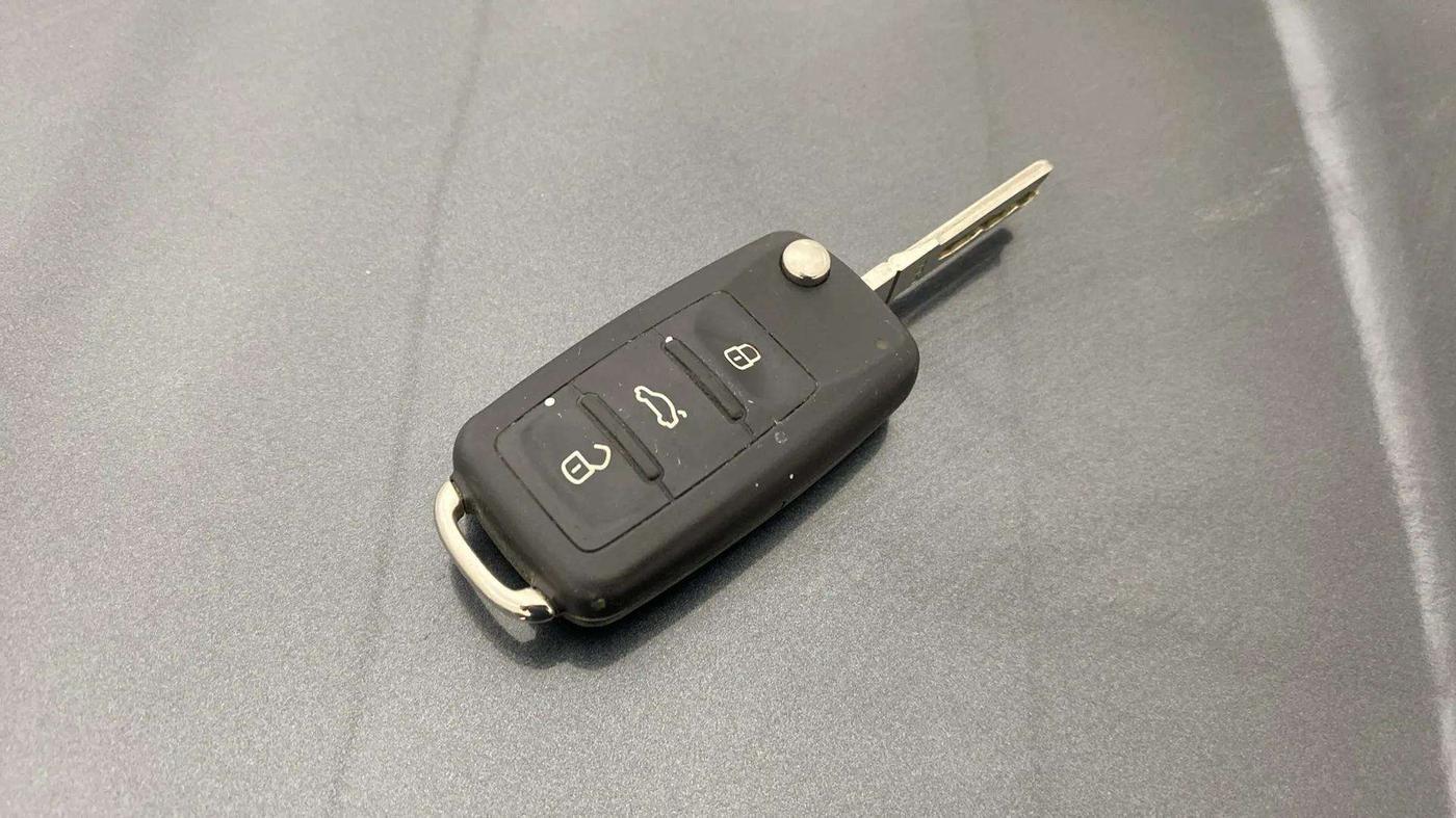 2017 Volkswagen Ameo COMFORTLINE 1.2L, Petrol, Manual, 19,978 km, Key Close Up