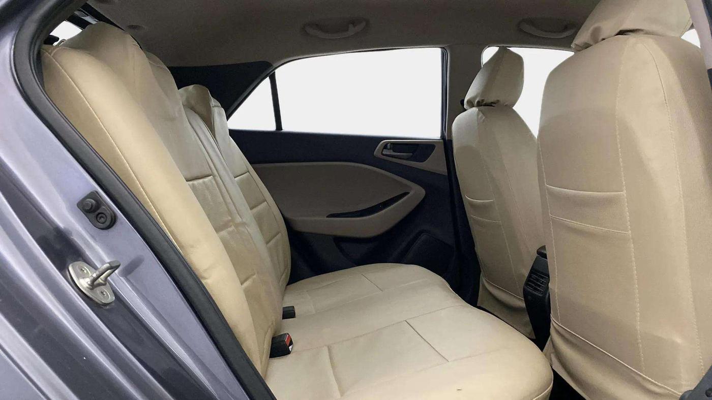 2017 Hyundai Elite i20 SPORTZ 1.2, Petrol, Manual, 70,920 km, Right Side Rear Door Cabin
