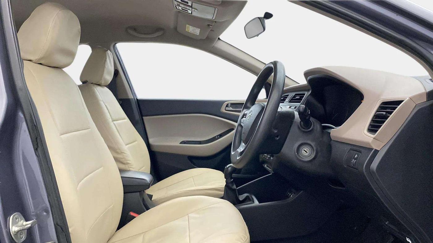 2017 Hyundai Elite i20 SPORTZ 1.2, Petrol, Manual, 70,920 km, Right Side Front Door Cabin
