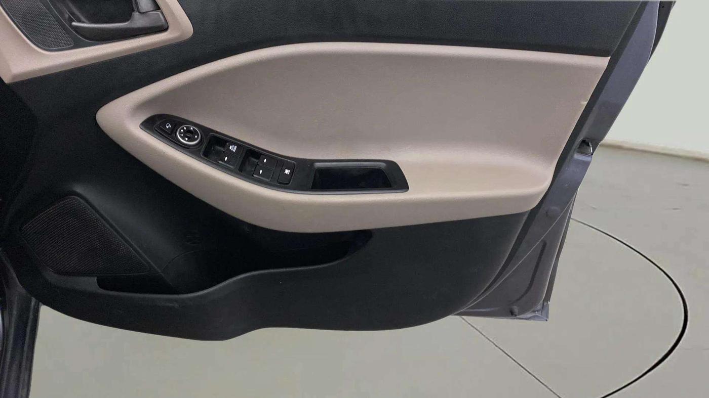 2017 Hyundai Elite i20 SPORTZ 1.2, Petrol, Manual, 70,920 km, Driver Side Door Panels Control