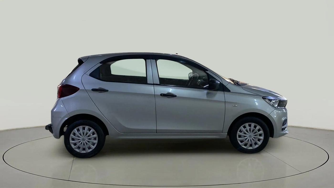 2020 Tata Tiago XE PETROL, Petrol, Manual, 28,683 km, Right Side View
