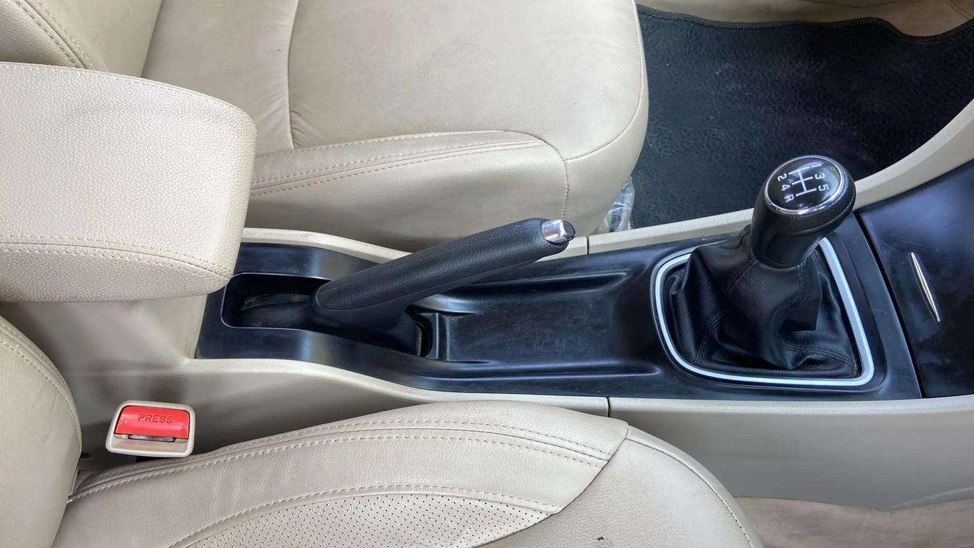 2021 Maruti Ciaz ALPHA 1.5 SHVS PETROL, Petrol, Manual, 60,687 km, Gear Lever