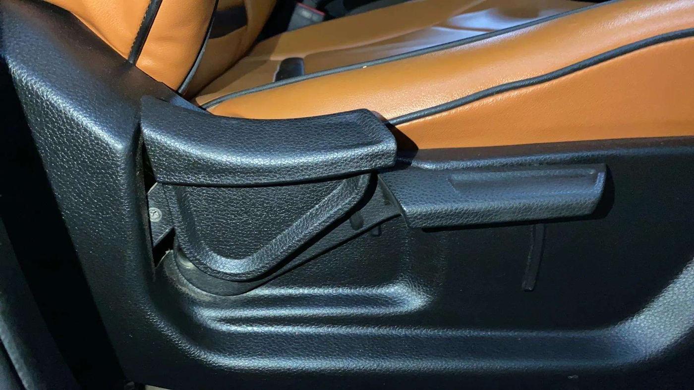2021 KIA SONET HTX 1.0 IMT, Petrol, Manual, 37,320 km, Driver Side Adjustment Panel