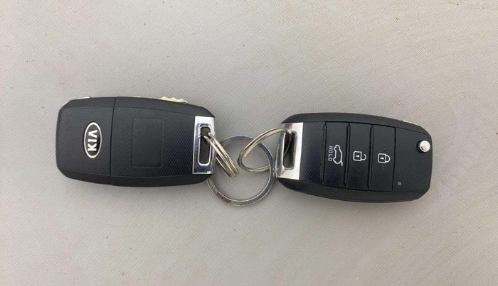 2020 KIA SONET HTK PLUS 1.0 IMT, Petrol, Manual, 61,973 km, Key Close Up