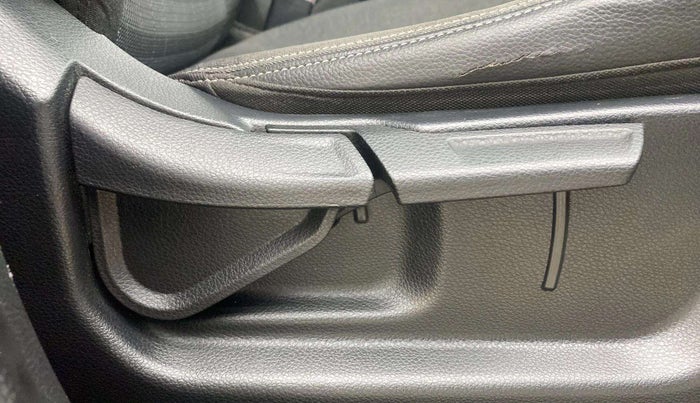 2020 KIA SONET HTK PLUS 1.0 IMT, Petrol, Manual, 61,973 km, Driver Side Adjustment Panel