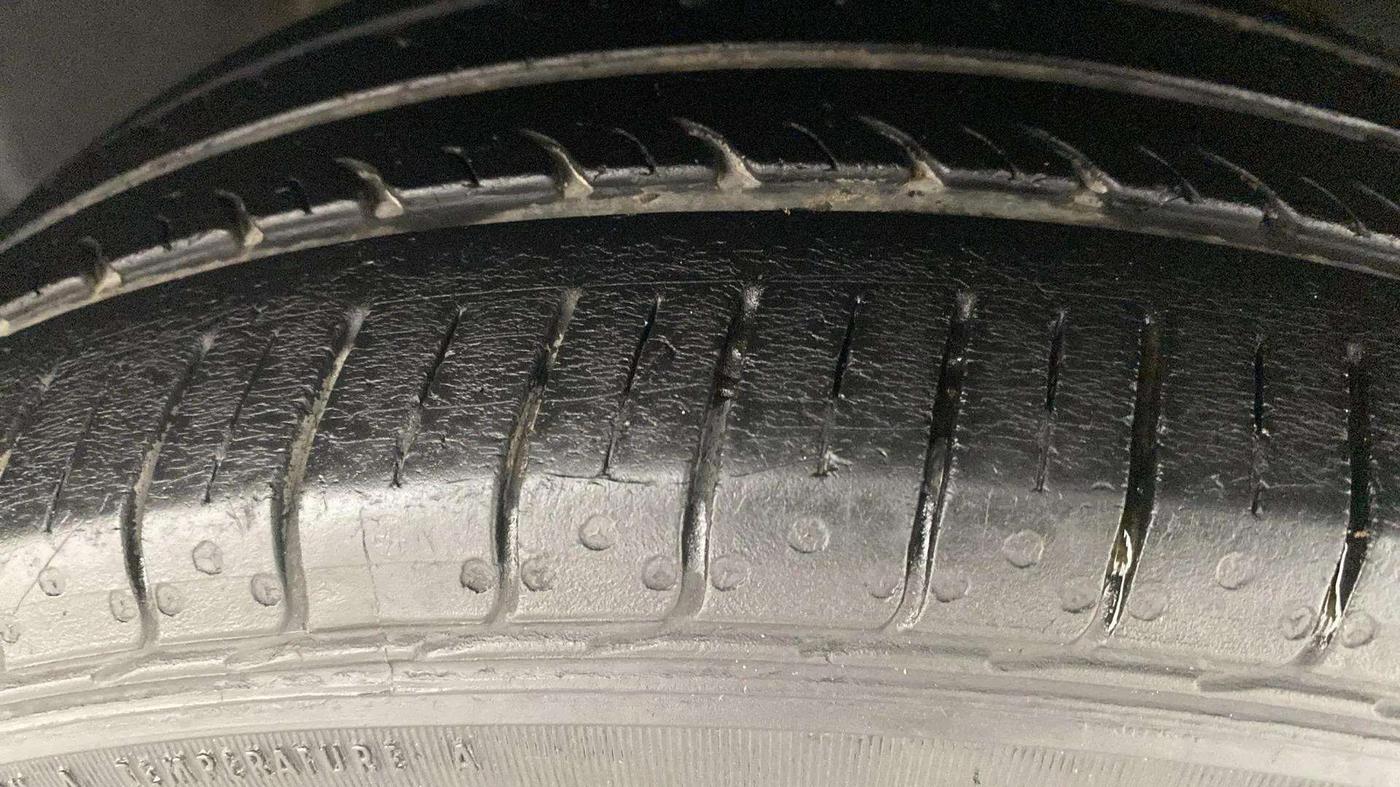 2016 Maruti Baleno DELTA PETROL 1.2, Petrol, Manual, 52,125 km, Right Front Tyre Tread