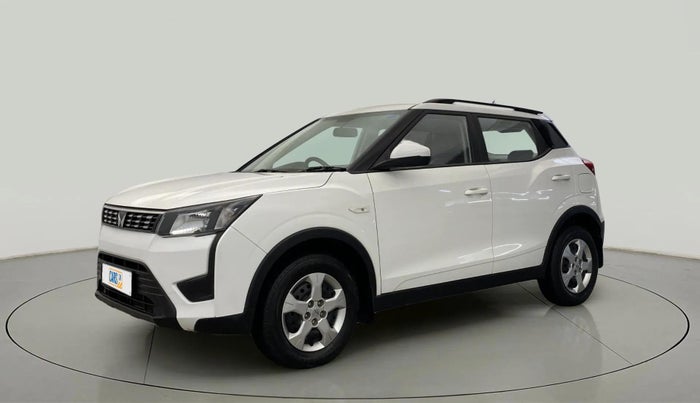 2024 Mahindra XUV300 W6 1.2 PETROL, Petrol, Manual, 8,763 km, Left Front Diagonal