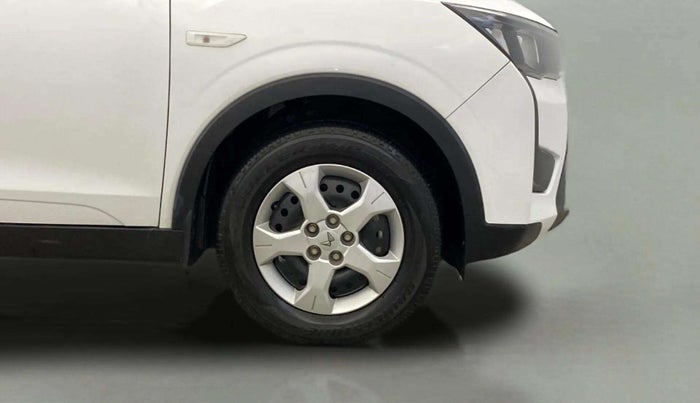 2024 Mahindra XUV300 W6 1.2 PETROL, Petrol, Manual, 8,763 km, Right Front Wheel