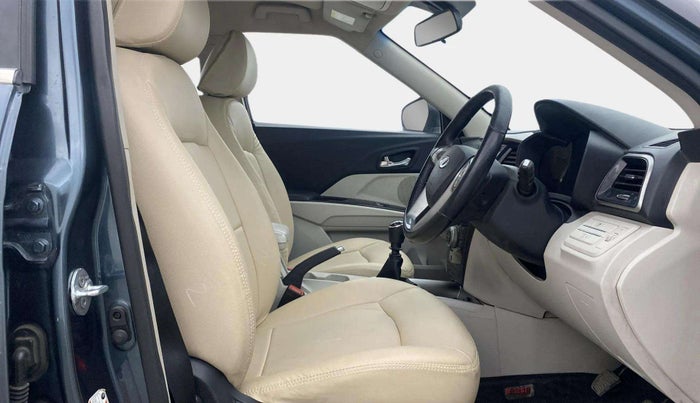 2020 Mahindra XUV300 W8 1.2 PETROL, Petrol, Manual, 72,822 km, Right Side Front Door Cabin