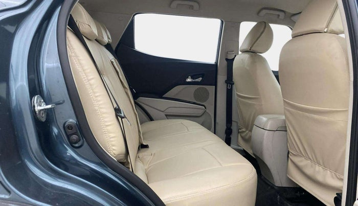 2020 Mahindra XUV300 W8 1.2 PETROL, Petrol, Manual, 72,822 km, Right Side Rear Door Cabin