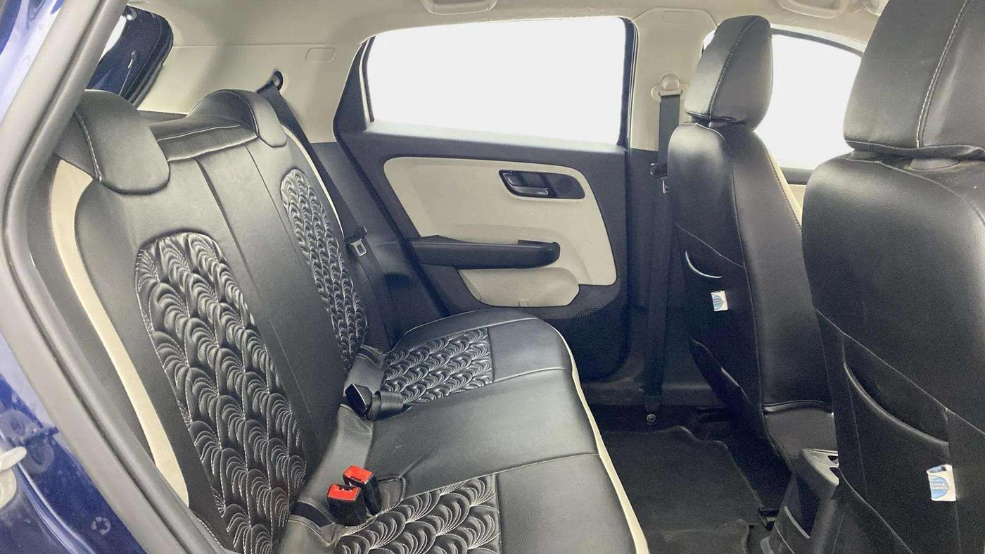 2023 Tata ALTROZ XM PLUS CNG, CNG, Manual, 18,498 km, Right Side Rear Door Cabin