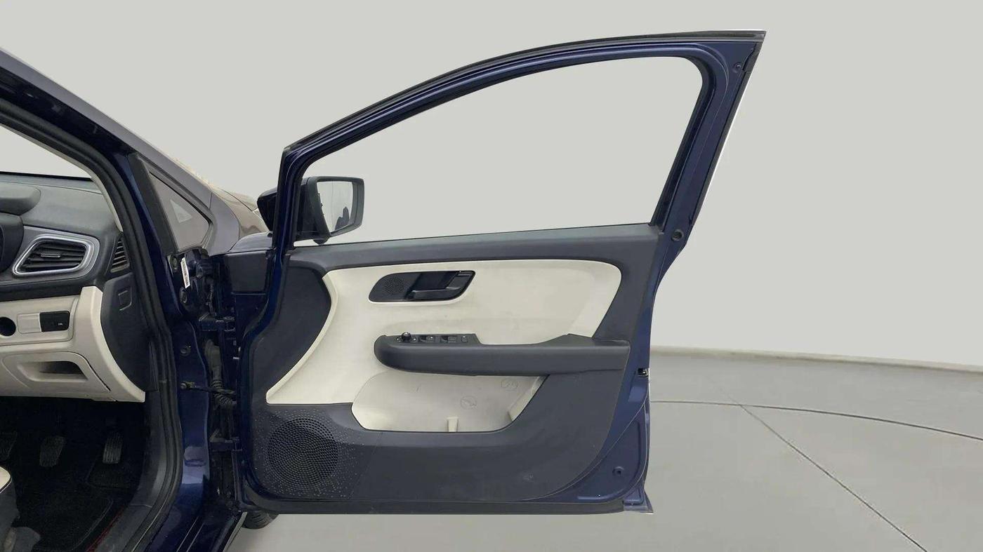 2023 Tata ALTROZ XM PLUS CNG, CNG, Manual, 18,498 km, RHS Front Door