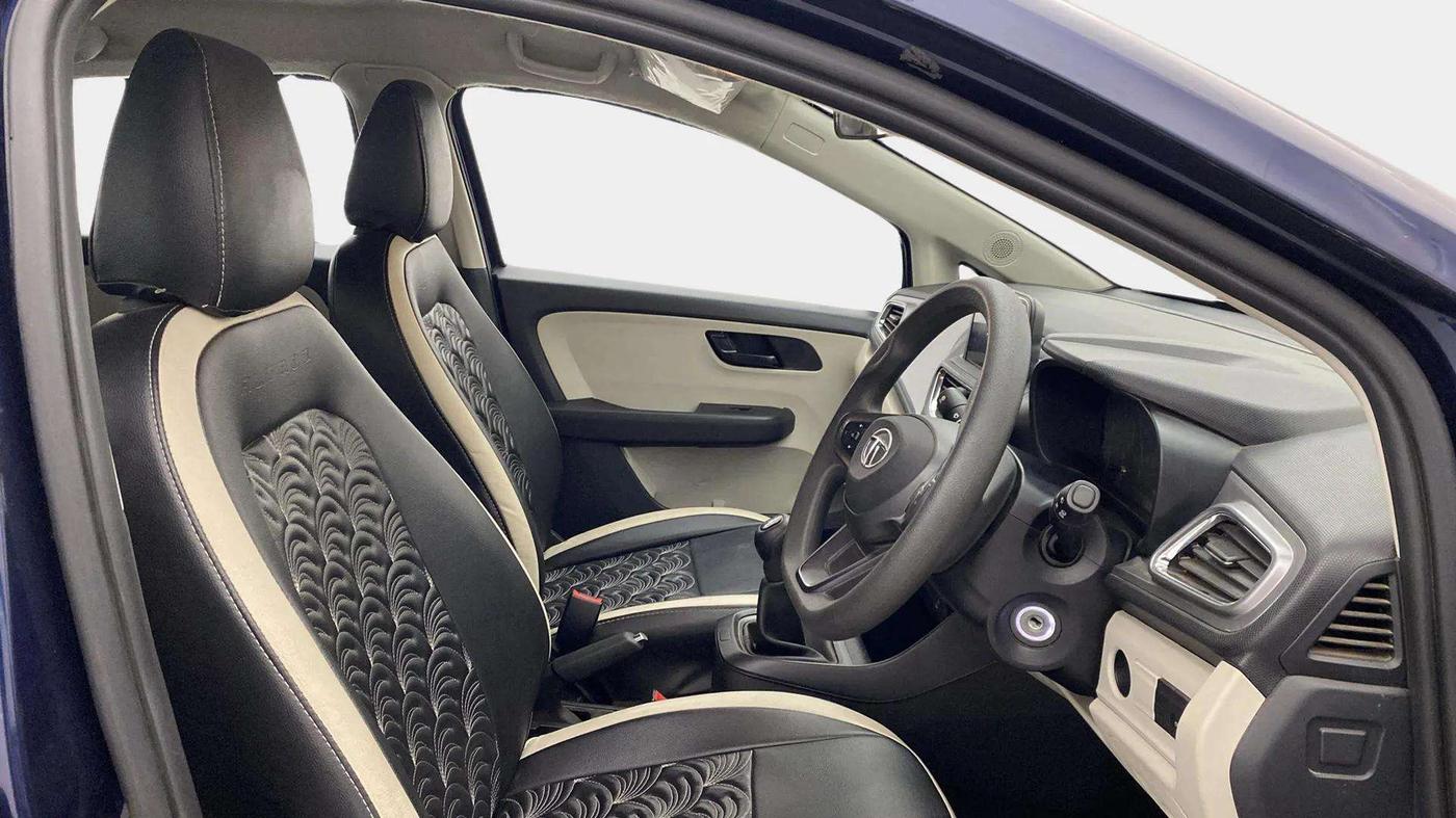 2023 Tata ALTROZ XM PLUS CNG, CNG, Manual, 18,498 km, Right Side Front Door Cabin