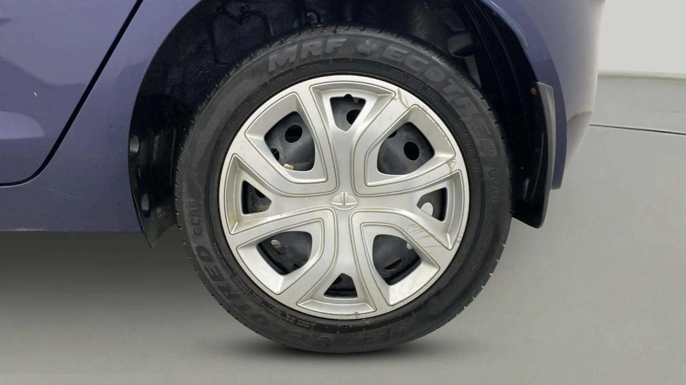 2023 Tata ALTROZ XM PLUS CNG, CNG, Manual, 18,498 km, Right Rear Wheel