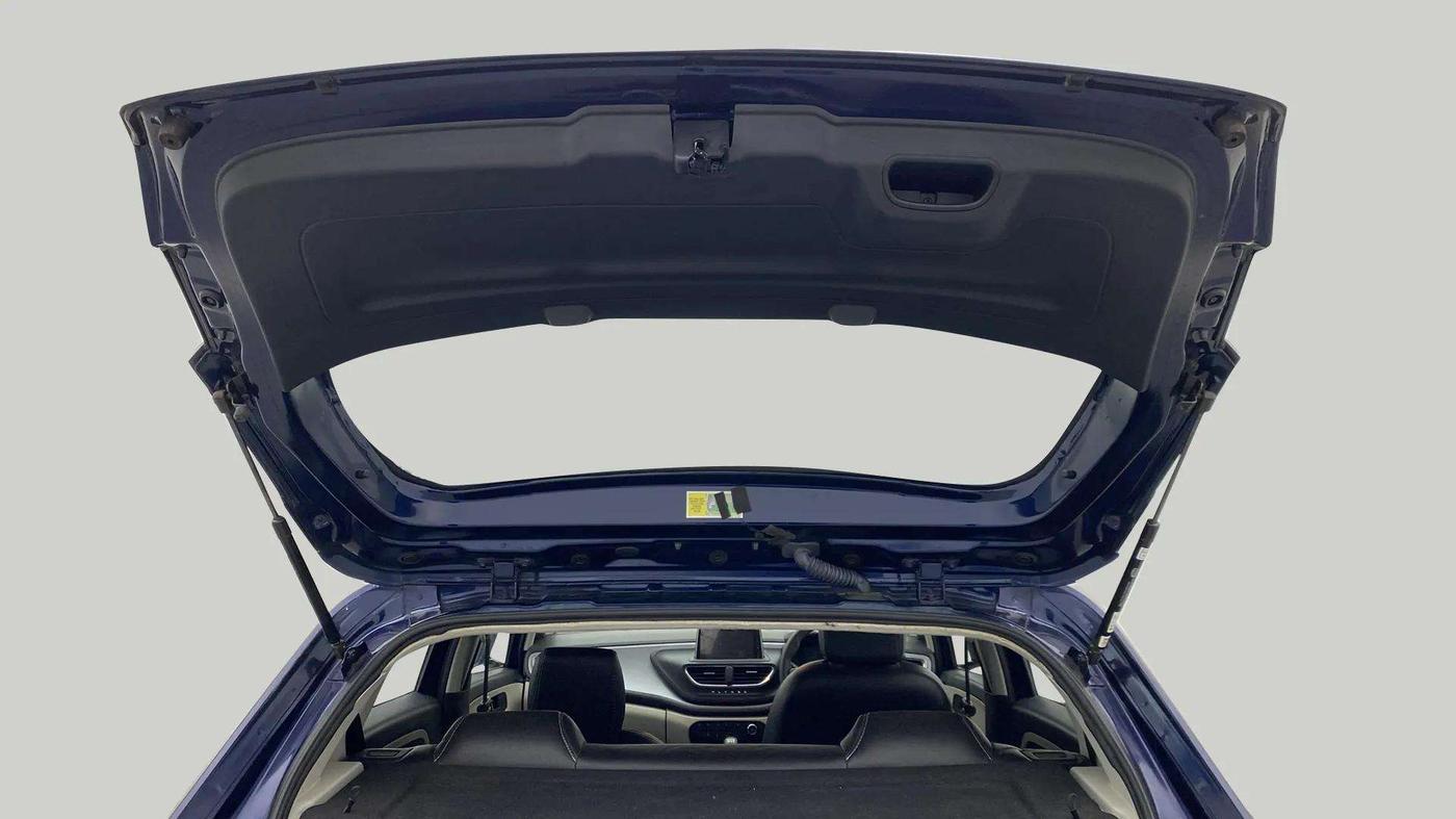2023 Tata ALTROZ XM PLUS CNG, CNG, Manual, 18,498 km, Boot Door Open
