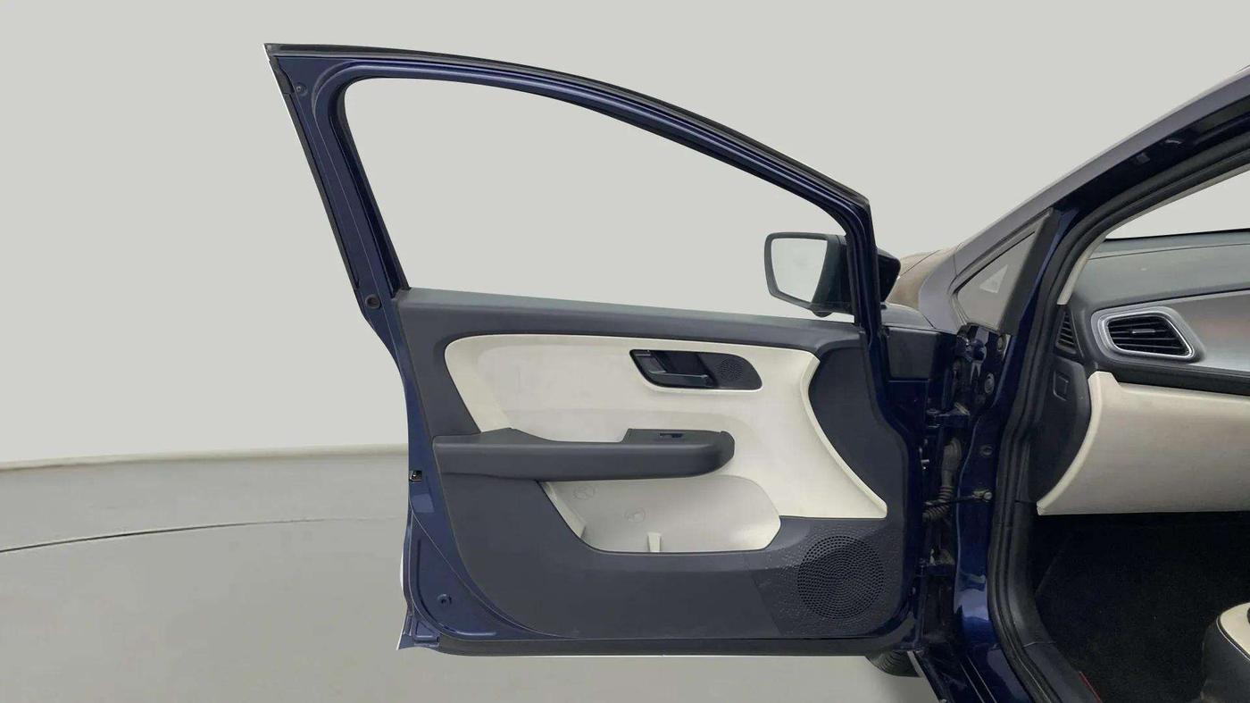 2023 Tata ALTROZ XM PLUS CNG, CNG, Manual, 18,498 km, LHS Front Door