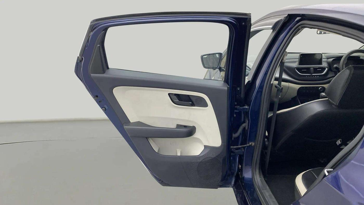 2023 Tata ALTROZ XM PLUS CNG, CNG, Manual, 18,498 km, LHS Rear Door