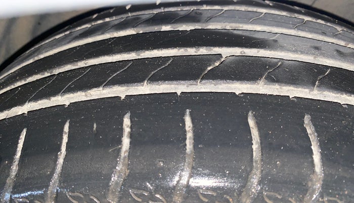 2023 Skoda KUSHAQ STYLE 1.0L TSI MT, Petrol, Manual, 19,696 km, Left Front Tyre Tread