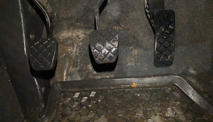 2023 Skoda KUSHAQ STYLE 1.0L TSI MT, Petrol, Manual, 19,696 km, Pedals