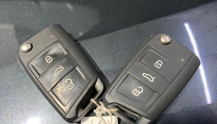 2023 Skoda KUSHAQ STYLE 1.0L TSI MT, Petrol, Manual, 19,696 km, Key Close Up