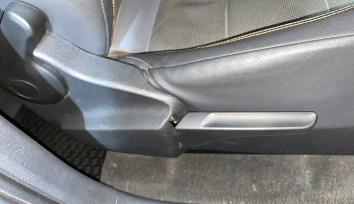 2023 Skoda KUSHAQ STYLE 1.0L TSI MT, Petrol, Manual, 19,696 km, Driver Side Adjustment Panel