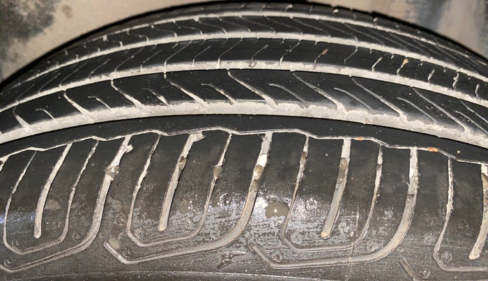 2023 Skoda KUSHAQ STYLE 1.0L TSI MT, Petrol, Manual, 19,696 km, Left Rear Tyre Tread