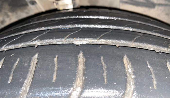 2023 Skoda KUSHAQ STYLE 1.0L TSI MT, Petrol, Manual, 19,696 km, Right Front Tyre Tread