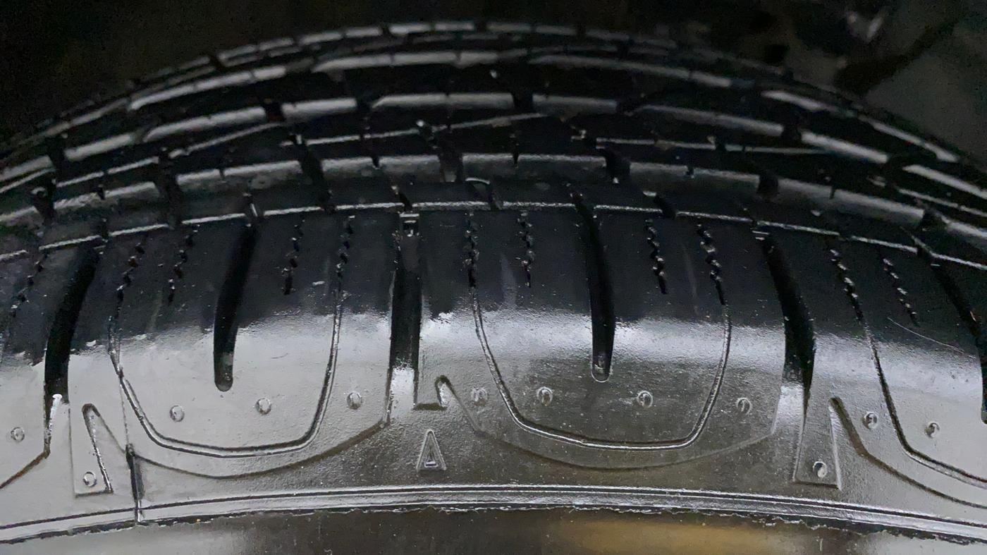 2018 Jeep Compass LIMITED O 1.4 AT, Petrol, Automatic, 75,789 km, Left Front Tyre Tread