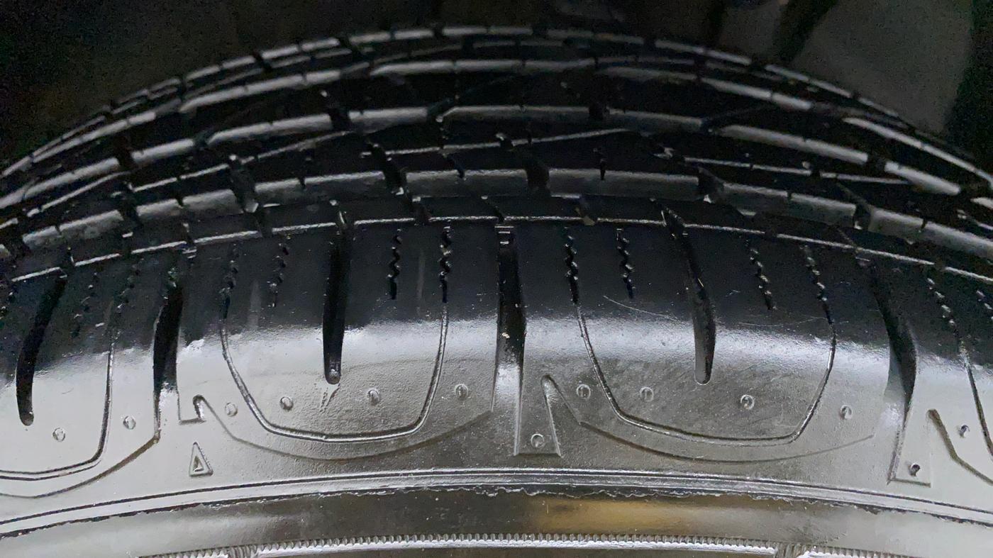 2018 Jeep Compass LIMITED O 1.4 AT, Petrol, Automatic, 75,789 km, Right Rear Tyre Tread