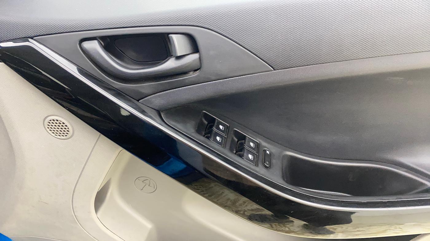 2018 Tata NEXON XM PETROL, Petrol, Manual, 93,655 km, Driver Side Door Panels Control