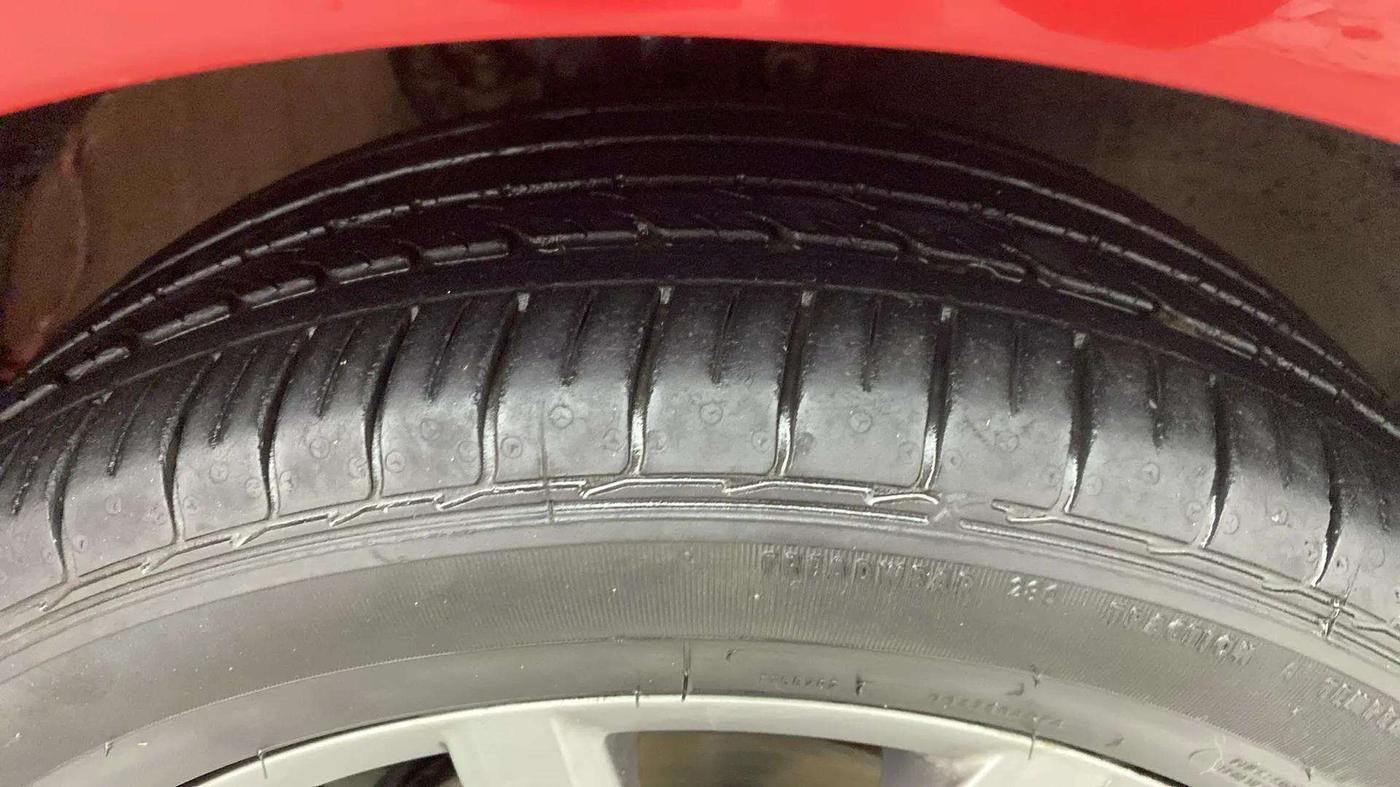 2019 Volkswagen Polo HIGHLINE PLUS 1.5 16 ALLOY, Diesel, Manual, 23,999 km, Right Front Tyre Tread