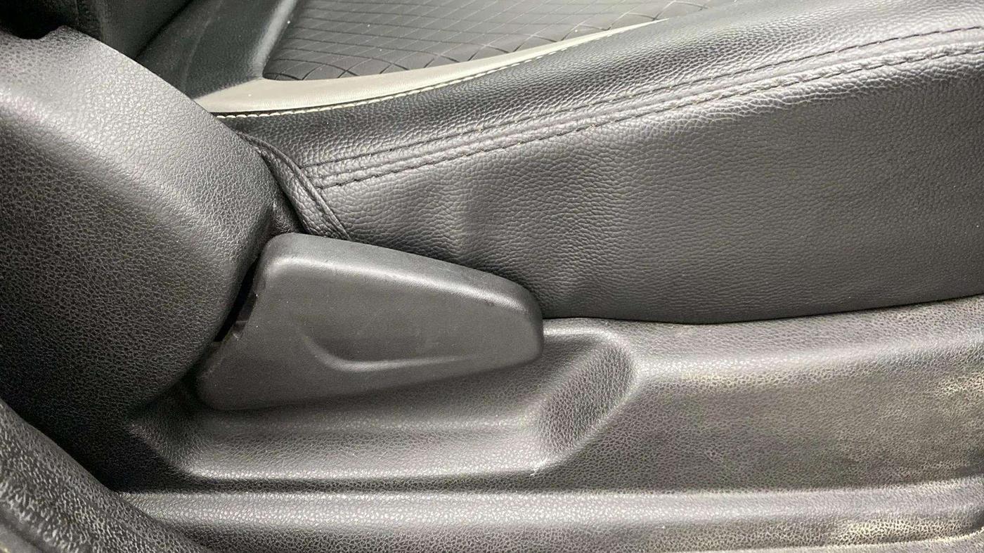2020 Renault Kwid RXT 1.0 (O), Petrol, Manual, 45,220 km, Driver Side Adjustment Panel