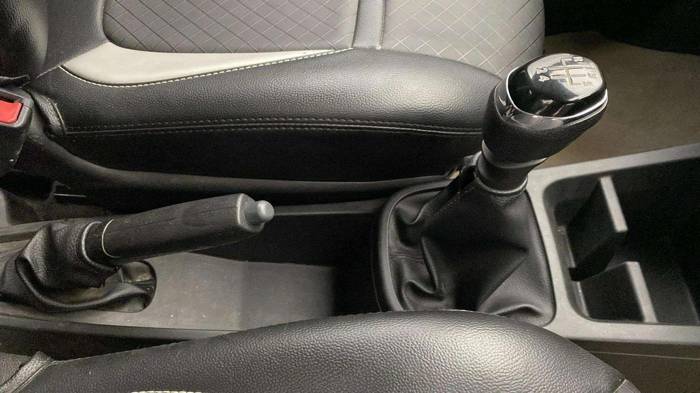 2020 Renault Kwid RXT 1.0 (O), Petrol, Manual, 45,220 km, Gear Lever