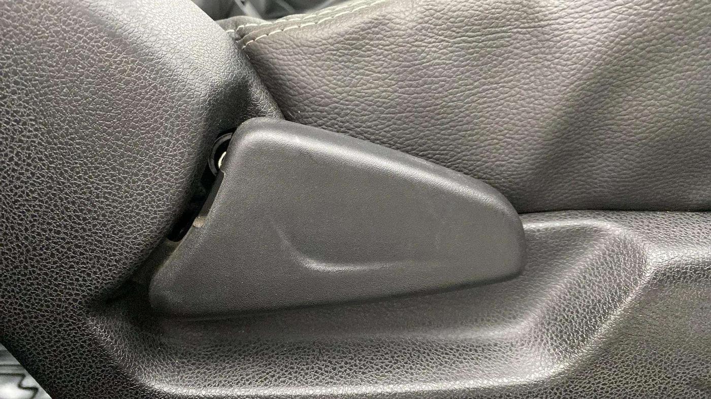 2018 Renault Kwid RXT 1.0 AMT (O), Petrol, Automatic, 72,598 km, Driver Side Adjustment Panel