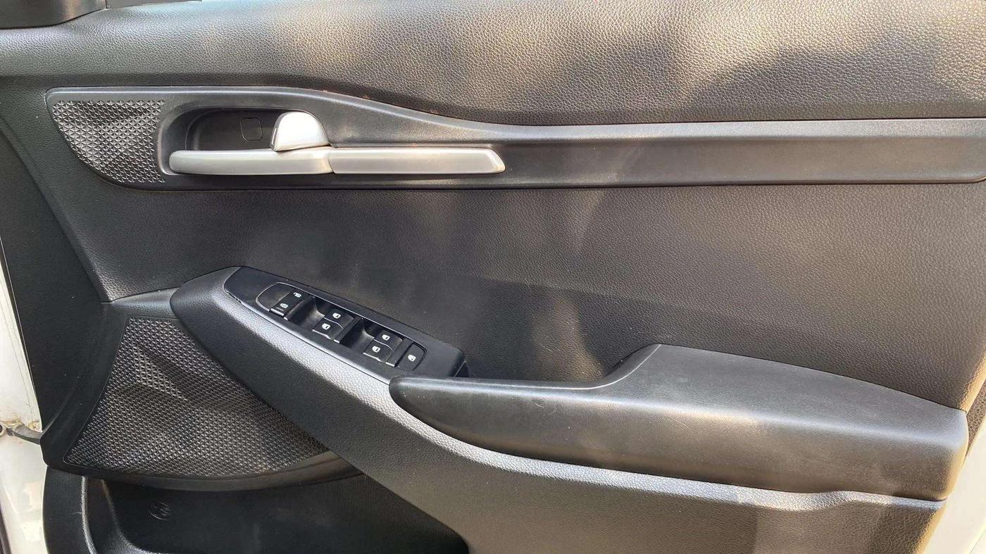 2022 KIA SELTOS HTE 1.5 DIESEL, Diesel, Manual, 1,04,962 km, Driver Side Door Panels Control