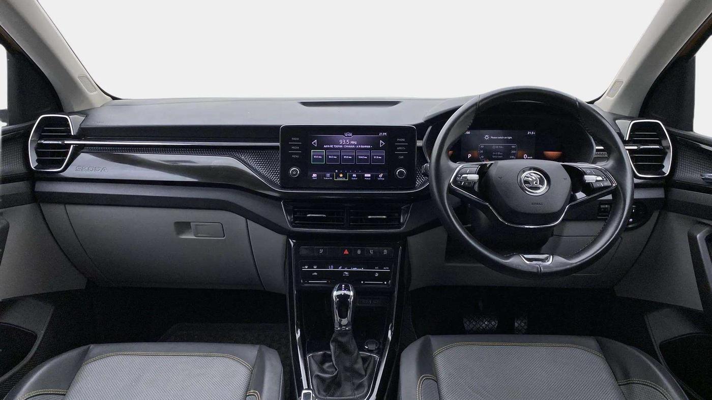 2022 Skoda KUSHAQ STYLE 1.0L TSI AT (6 AIRBAGS), Petrol, Automatic, 18,626 km, Dashboard