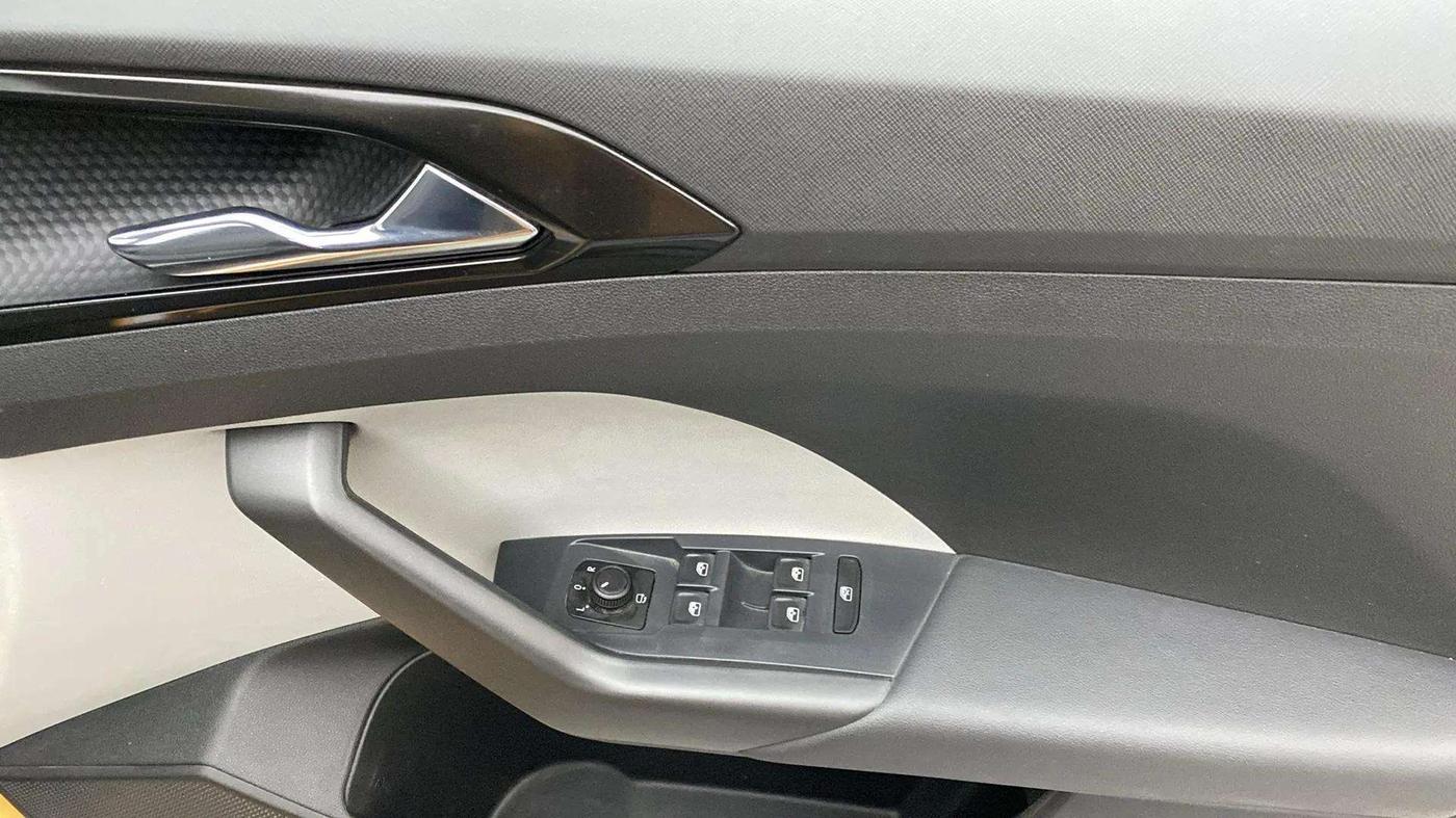 2022 Skoda KUSHAQ STYLE 1.0L TSI AT (6 AIRBAGS), Petrol, Automatic, 18,626 km, Driver Side Door Panels Control