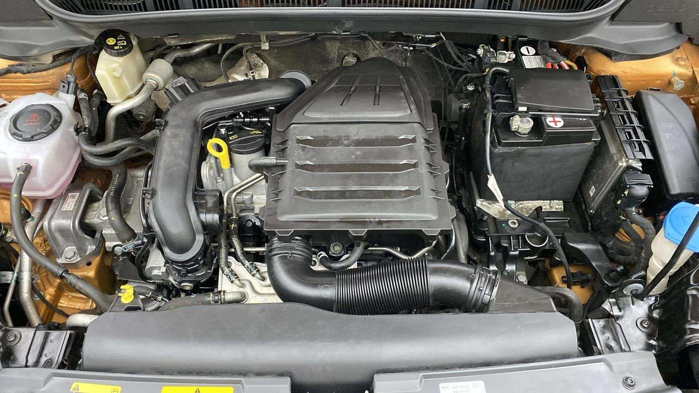 2022 Skoda KUSHAQ STYLE 1.0L TSI AT (6 AIRBAGS), Petrol, Automatic, 18,626 km, Engine View