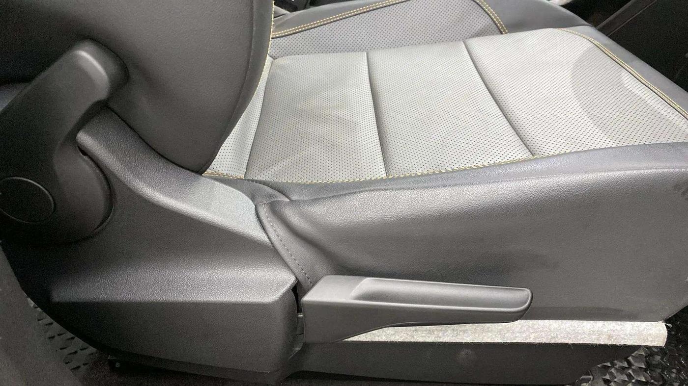 2022 Skoda KUSHAQ STYLE 1.0L TSI AT (6 AIRBAGS), Petrol, Automatic, 18,626 km, Driver Side Adjustment Panel