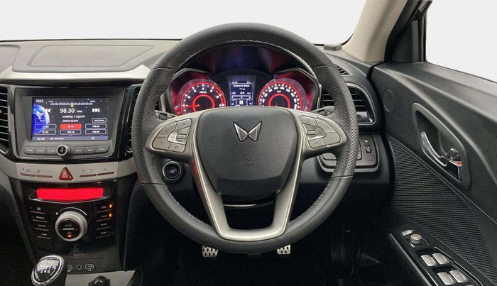 2022 Mahindra XUV300 W8 (O) 1.2 PETROL, Petrol, Manual, 22,663 km, Steering Wheel Close Up