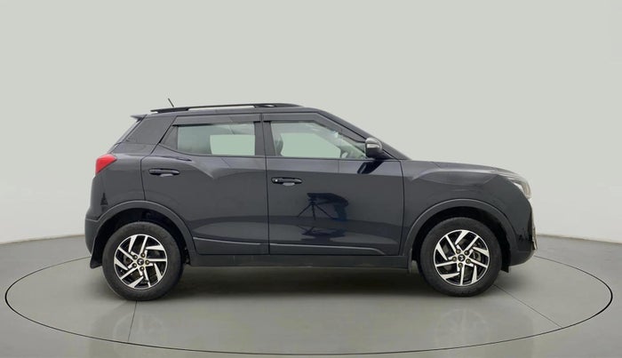 2022 Mahindra XUV300 W8 (O) 1.2 PETROL, Petrol, Manual, 22,663 km, Right Side View