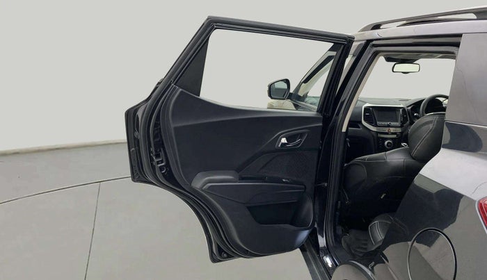 2022 Mahindra XUV300 W8 (O) 1.2 PETROL, Petrol, Manual, 22,663 km, LHS Rear Door