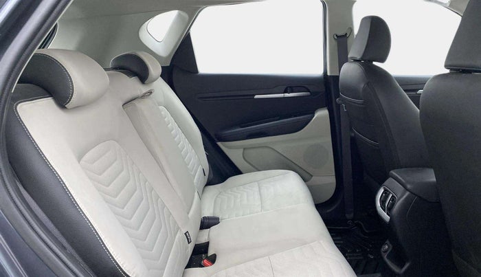 2020 KIA SONET HTX 1.0 IMT, Petrol, Manual, 23,589 km, Right Side Rear Door Cabin