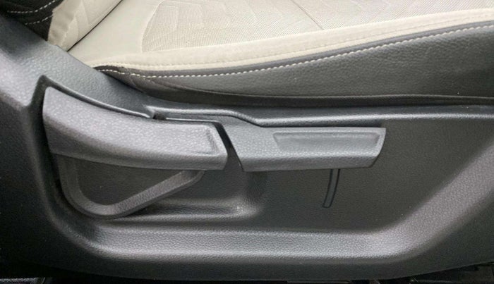 2020 KIA SONET HTX 1.0 IMT, Petrol, Manual, 23,589 km, Driver Side Adjustment Panel