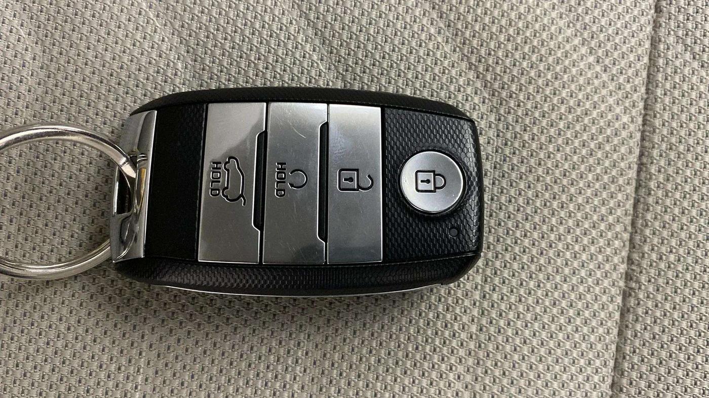 2020 KIA SONET HTX 1.0 IMT, Petrol, Manual, 23,589 km, Key Close Up